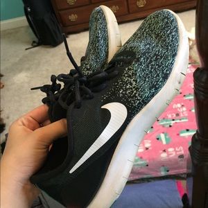 Nike Blue and back tennis shoe!